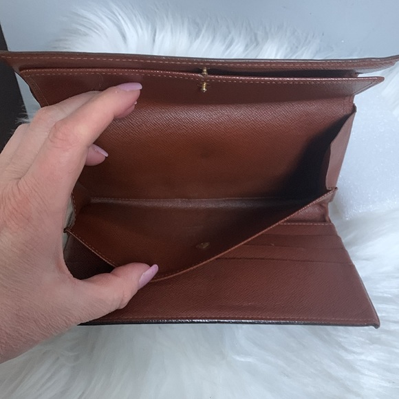 2001 authentic Louis Vuitton International Wallet - Picture 11 of 16